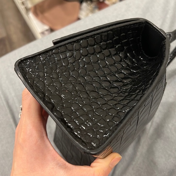COPY - Balenciage Small Hourglass Bag Croc - Picture 5 of 8